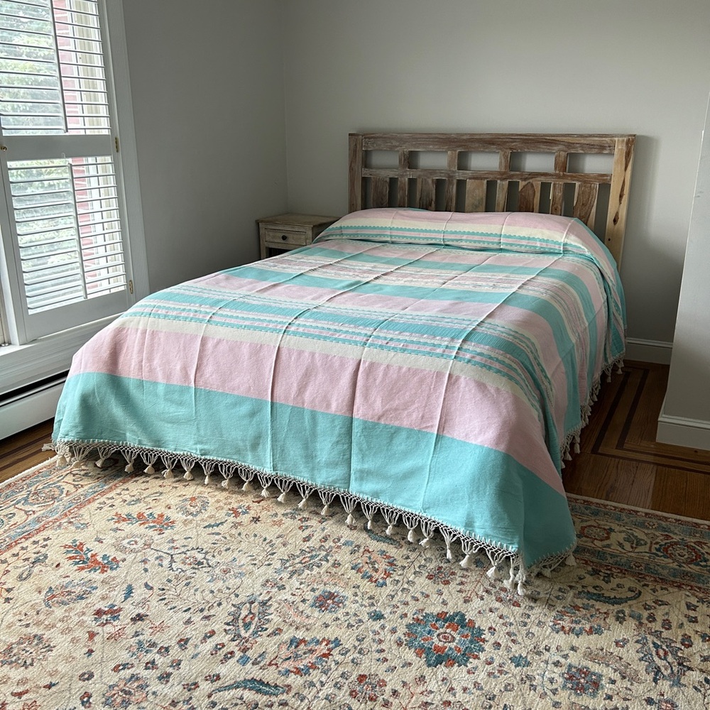 Hand loom Queen Size Cotton Bedspread.